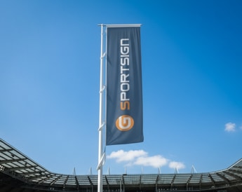 Un exemple de drapeau sportif de sponsoring pour un club de sport