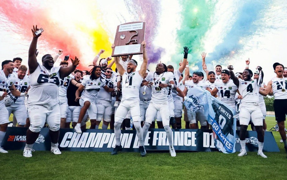 Photo des champions de la coupe de France de football américain